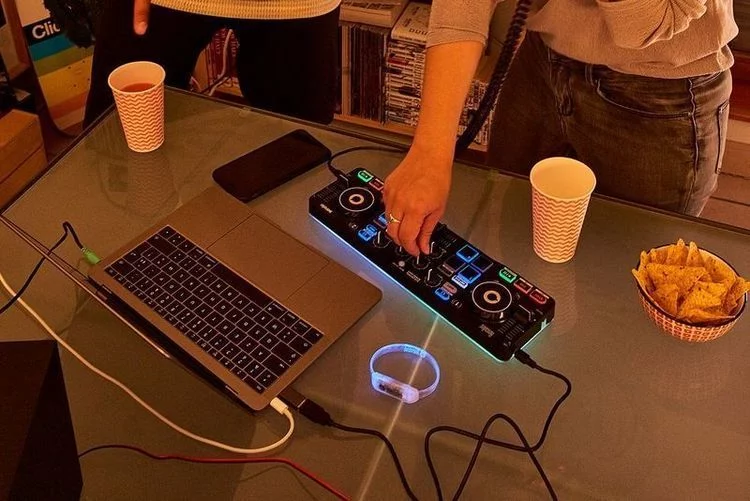 Hercules DJ DJControl Starlight Portable 2-channel DJ Controller